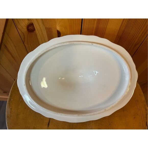 Vintage oval dish, footed handles lid floral gold etching (8726) - Picture 8 of 15